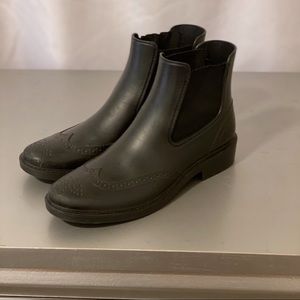 ⚡️5 for $35 SALE⚡️ Ladies“Wingtip” Rubber Rainboots